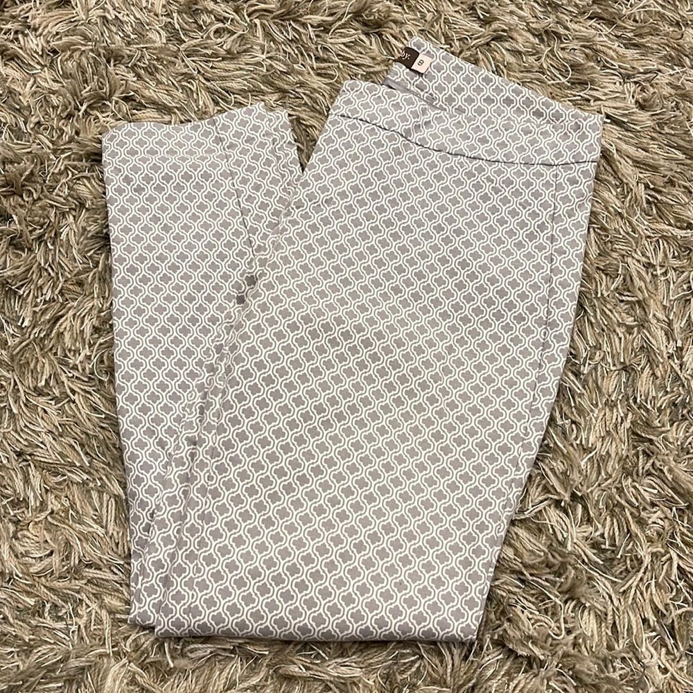 CROSBY Size 8 Pants. Gray and‎ White Stretch